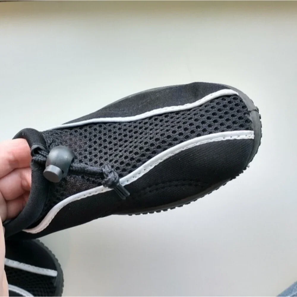 Kid's Rockin Black Water Shoes Size 2 Youth